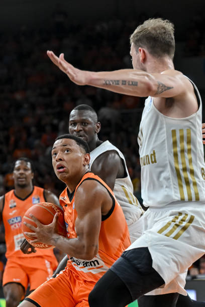 赛提供了坚 赛提供了坚