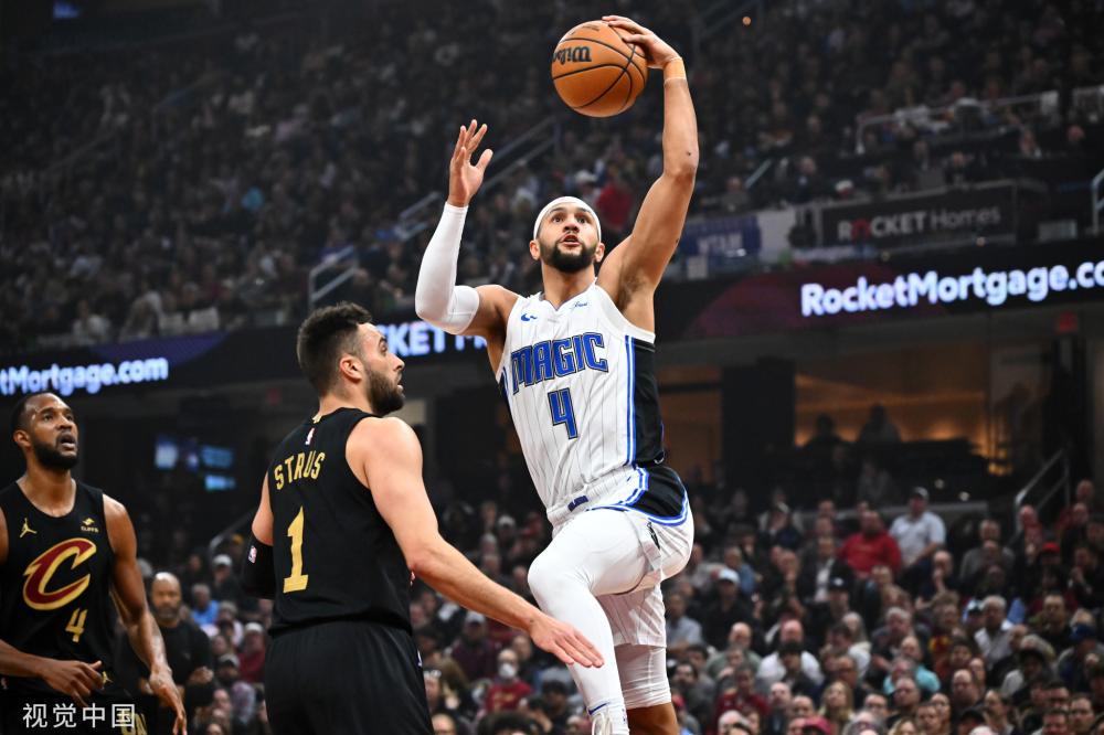 [CBA]“盾”变“矛” 新疆主场大胜浙江.